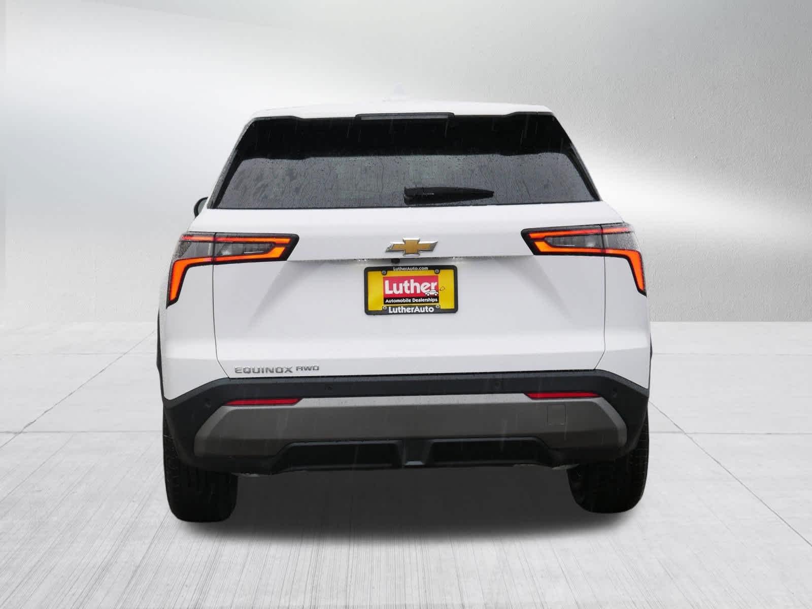 New 2027 Summit White Chevrolet LT image 4