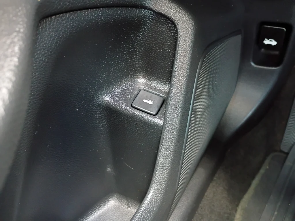 Used 2018 Crystal Black Pearl Honda LX-P image 21
