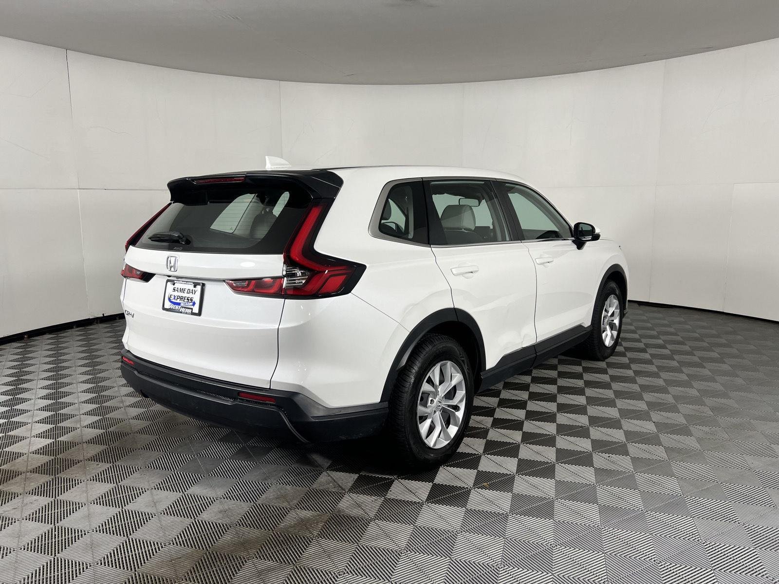 Used 2023 Platinum White Pearl Honda LX image 7