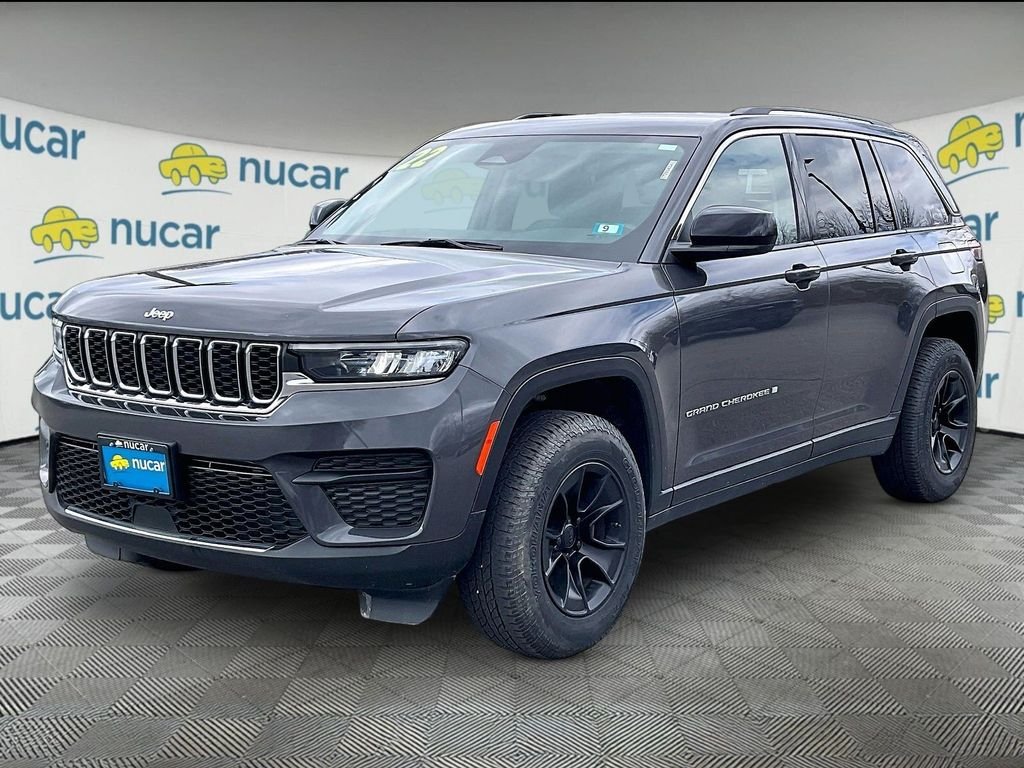 Used 2022 Baltic Gray Metallic Clearcoat Jeep Laredo image 3