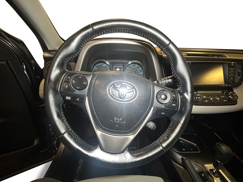 Used 2018 Magnetic Gray Toyota XLE image 12