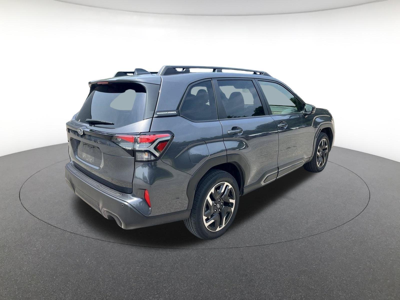 Used 2025 Magnetite Gray Metallic Subaru Limited image 7