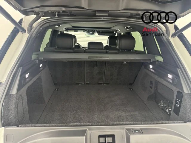 Used 2023 White Land Rover SE image 13