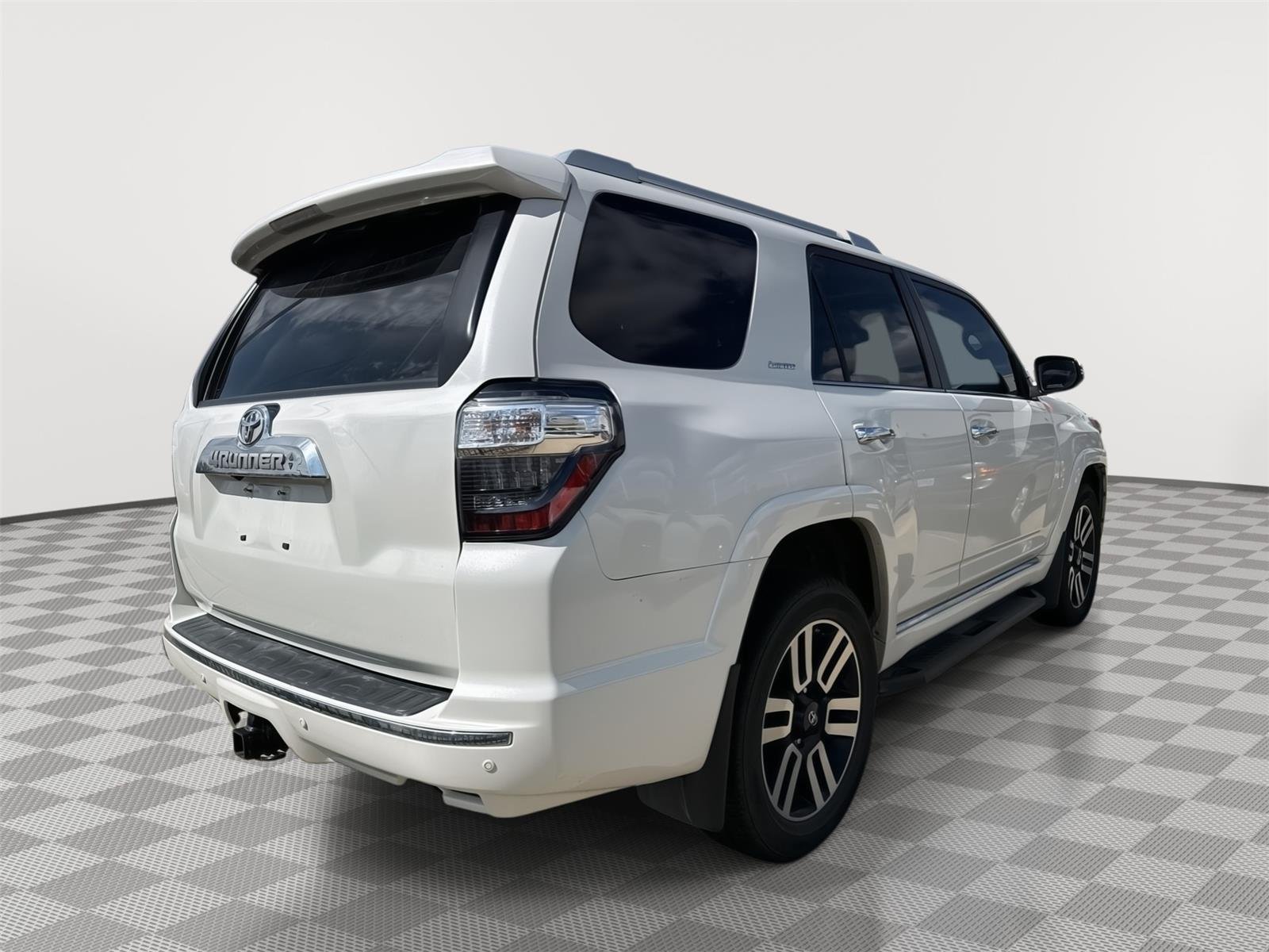 Certified Used 2019 Blizzard Pearl Toyota Limited image 13