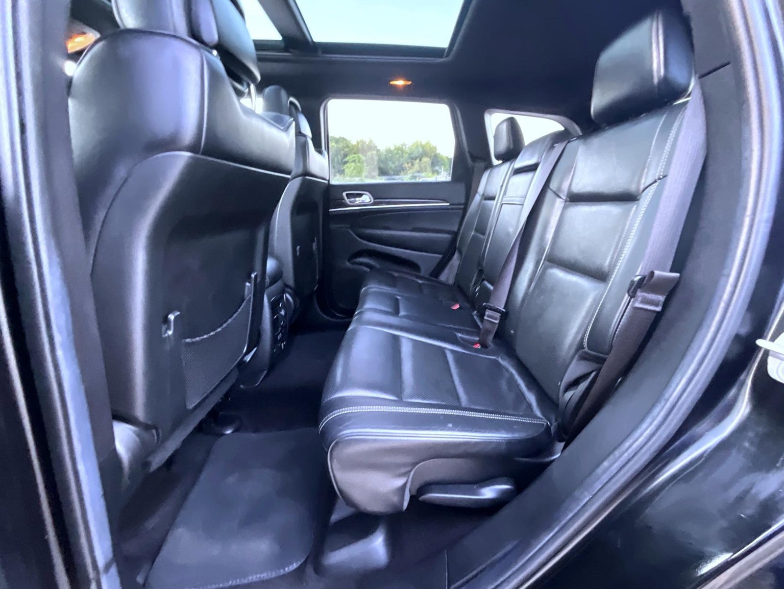 Used 2014 Brilliant Black Crystal Pearlcoat Jeep Overland image 22