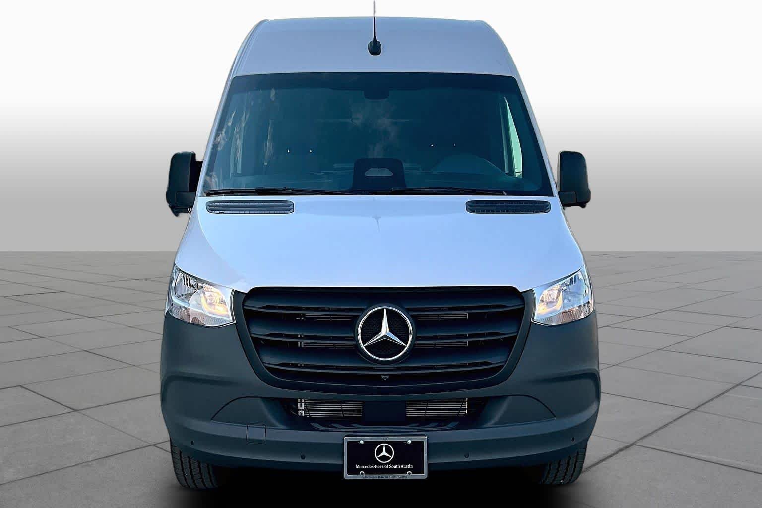 New 2026 Arctic+White Mercedes-Benz  image 3