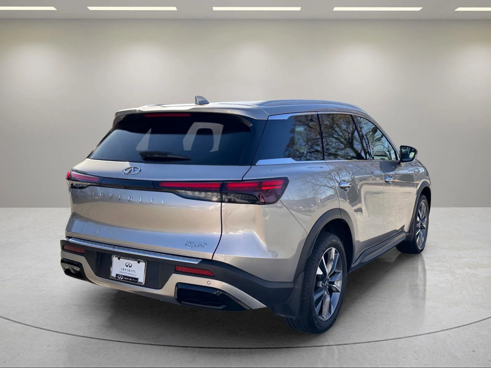 Used 2023 Warm Titanium INFINITI LUXE image 5