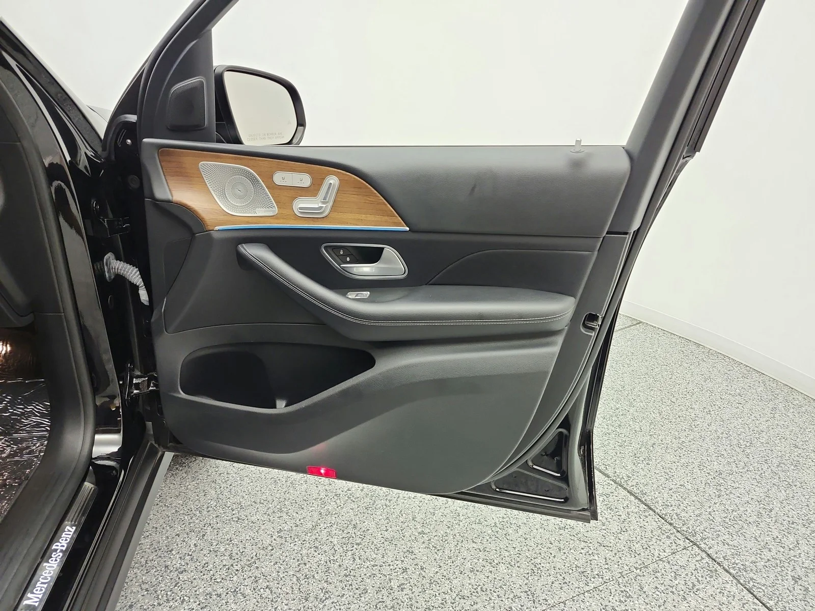 Used 2022 Black Mercedes-Benz GLE 450 4MATIC® SUV image 21