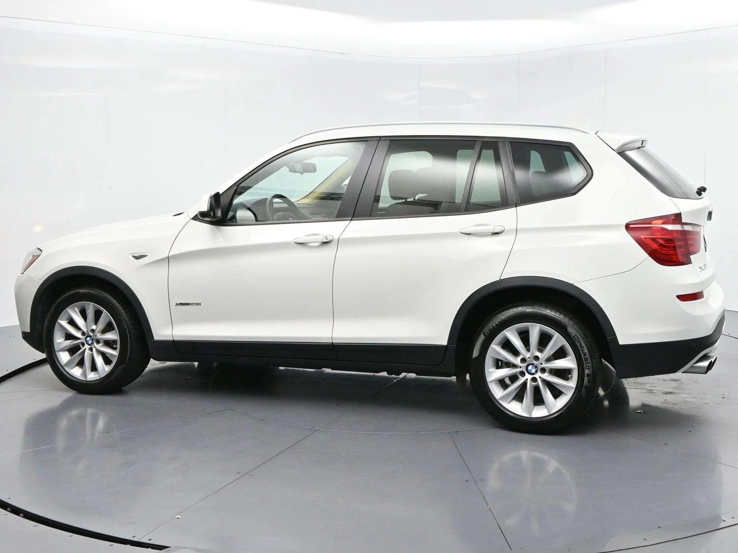 Used 2017 Alpine White BMW xDrive28i image 4