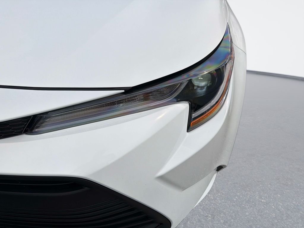 Used 2025 White Toyota LE image 9