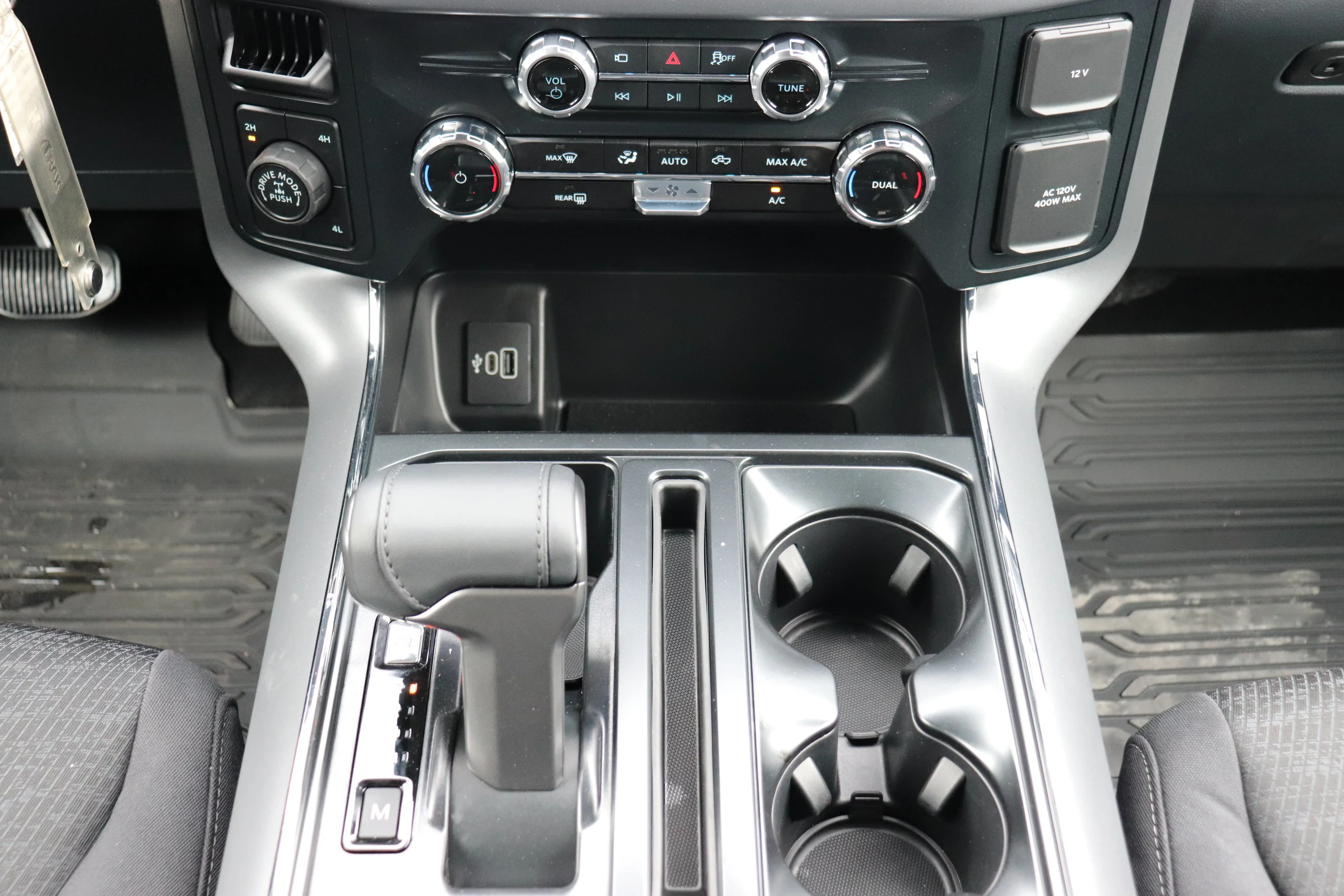 New 2026 AGATE BLACK METALLIC Ford XLT image 17