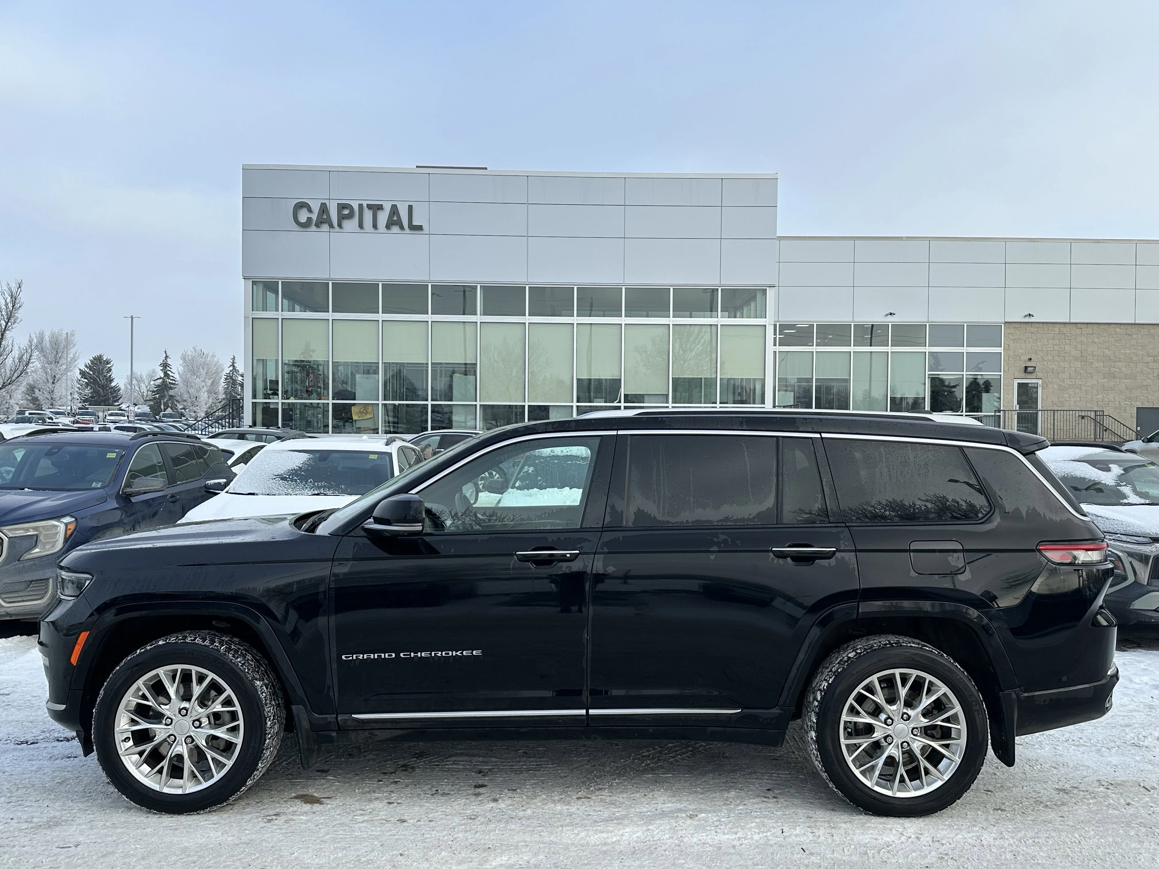 Certified Used 2021 Diamond Black Crystal Pearl Jeep Summit image 3