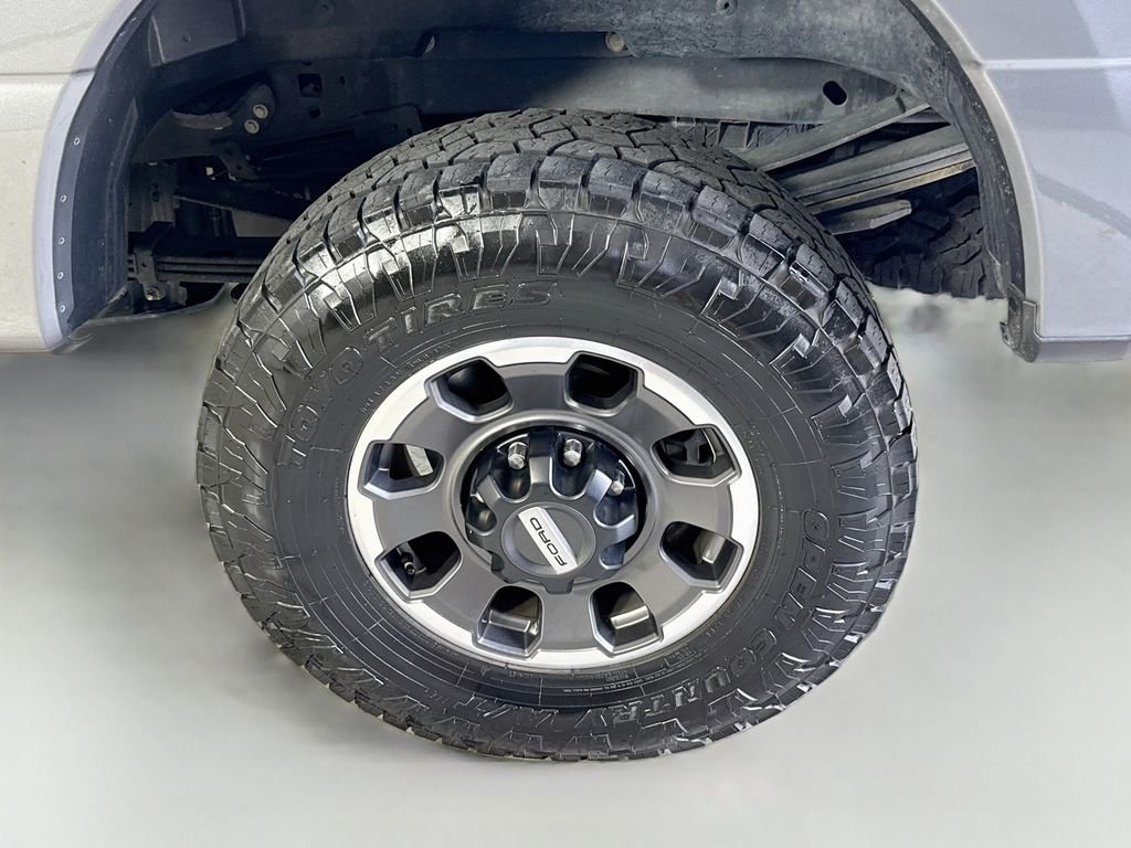 Used 2024 Carbonized Gray Metallic Ford LARIAT image 32