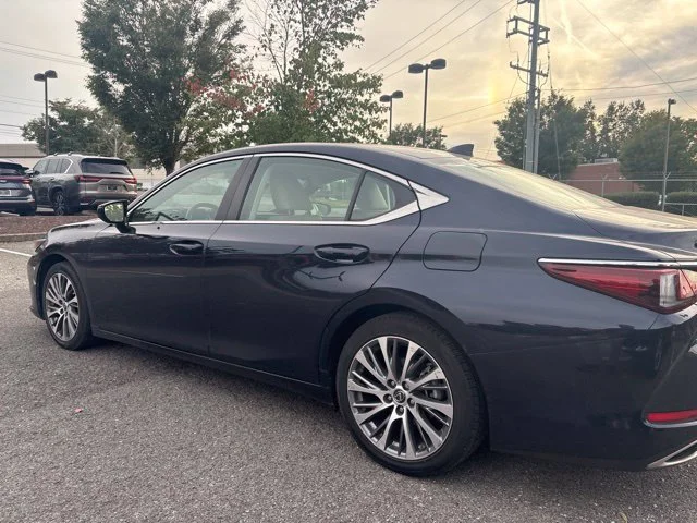 Used 2019 Blue Lexus 350 image 3