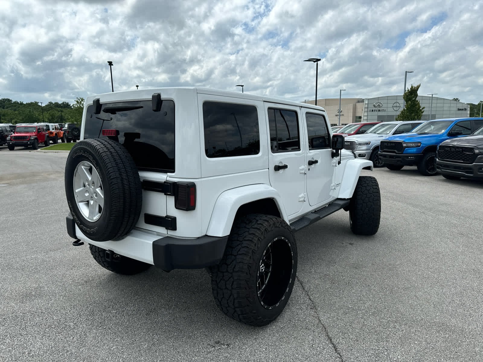 Used 2014 Bright White Clearcoat Jeep Sport image 5