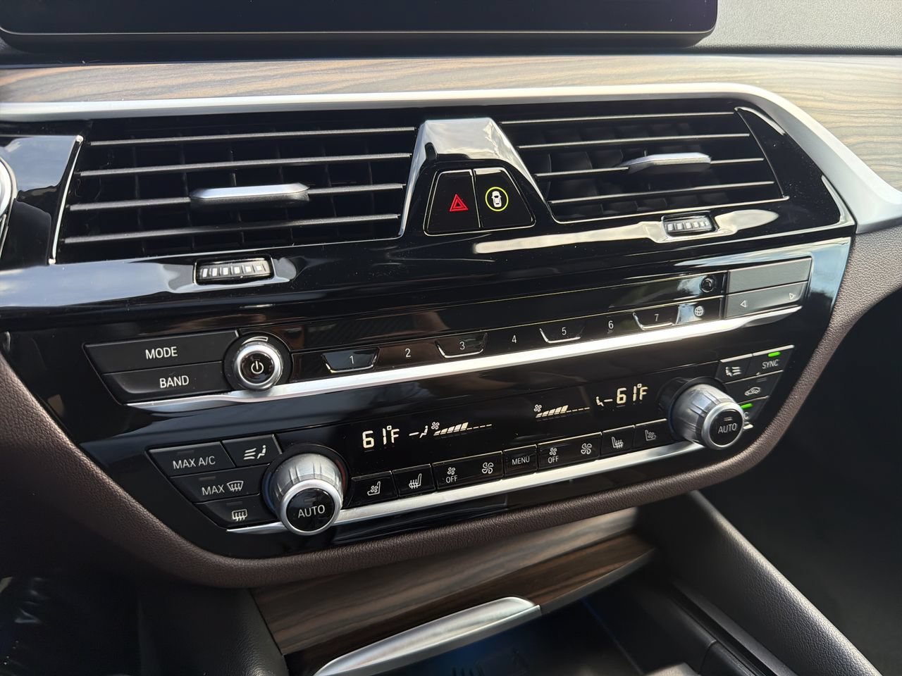 Used 2023 Aventurin Red Metallic BMW 530e image 27