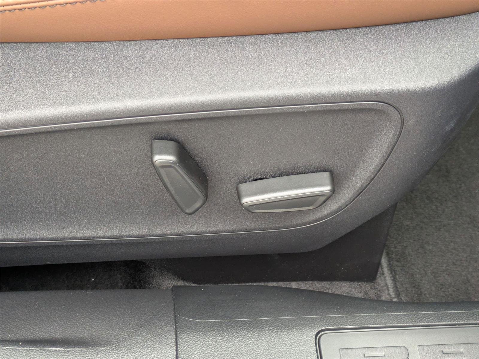 New 2025 Velocity Blue Metallic Ford Outer Banks® image 33