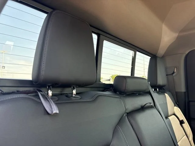 Used 2023 SUMMIT WHITE GMC SLT image 40