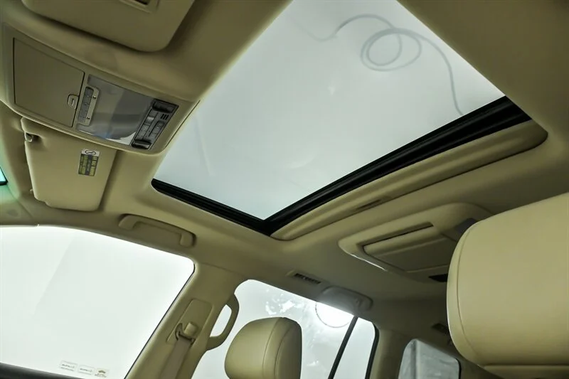 Used 2009 Starfire Pearl Lexus  image 17