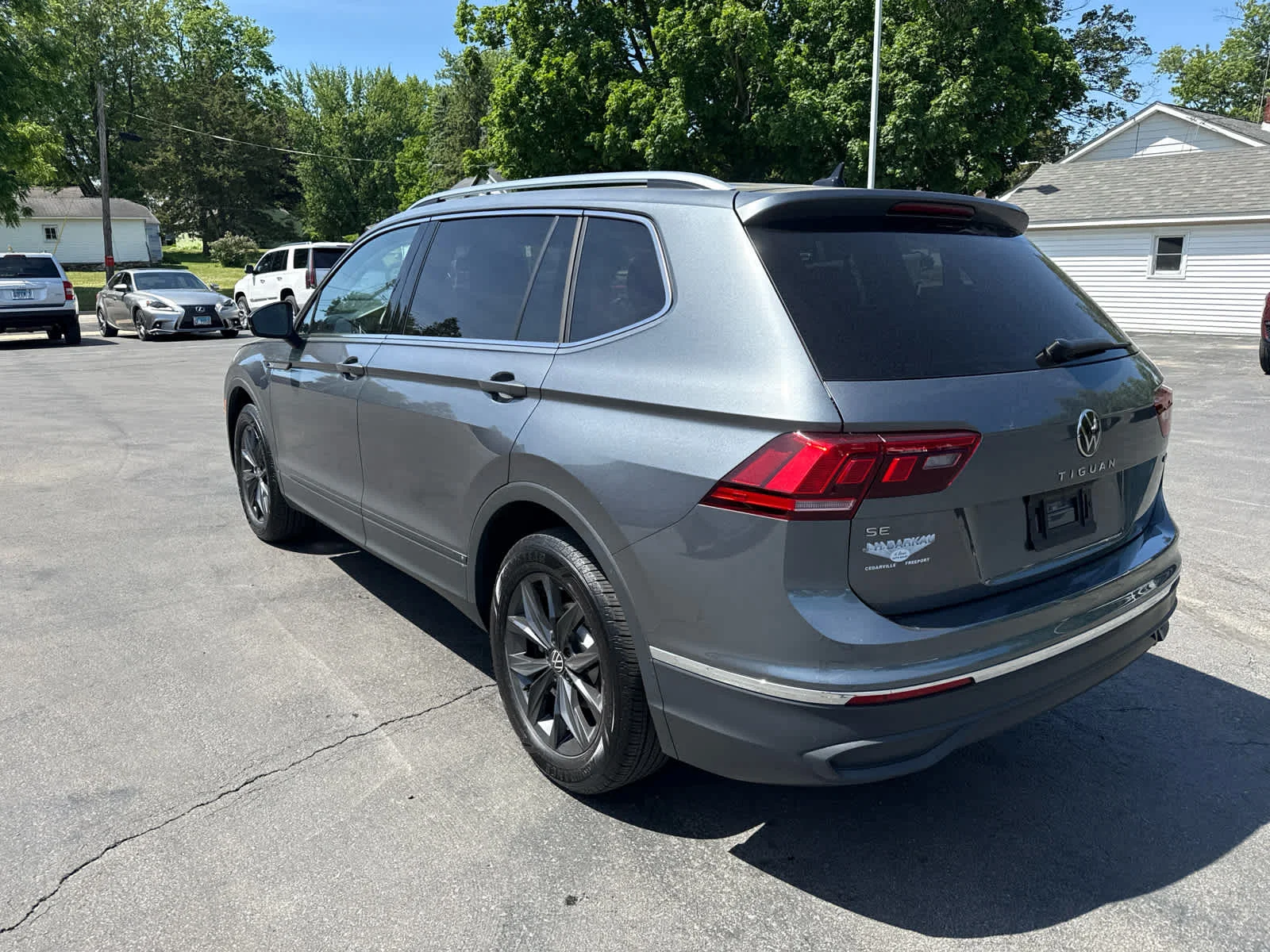 Used 2024 Platinum Gray Metallic Volkswagen SE image 5