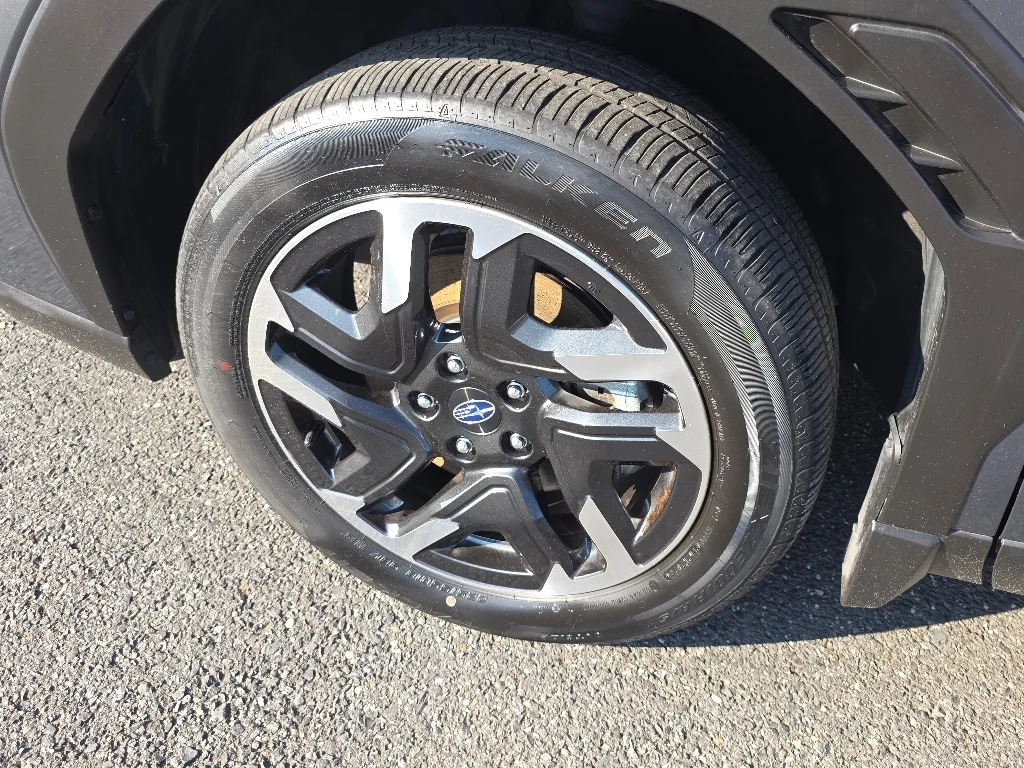 Used 2025 Magnetite Gray Metallic Subaru Limited image 6