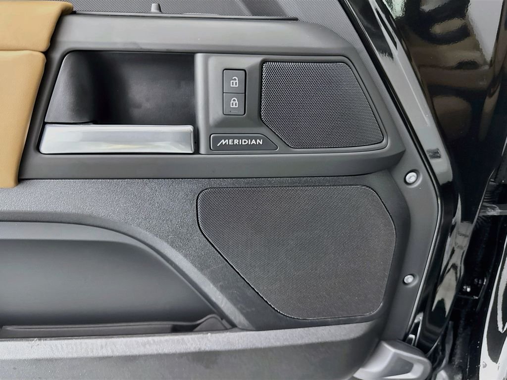New 2026 Santorini Black Land Rover S image 19