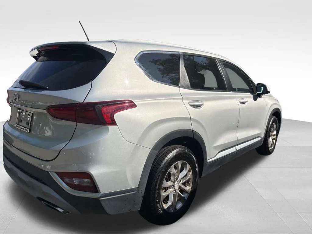 Used 2020 Silver Hyundai SE image 8