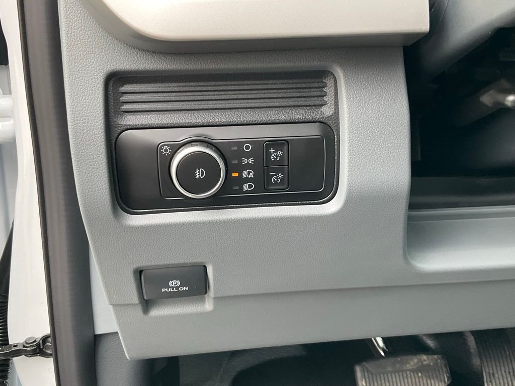 2024 Ford F-350 Super Duty Chassis Cab XL - Photo 18