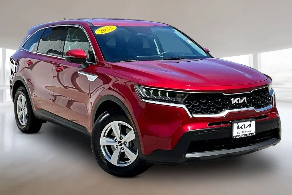Certified Used 2022 Passion Red Tintcoat Kia LX image 3