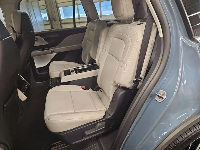 Used 2025 Blue Lincoln Reserve image 14