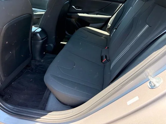 Used 2023 Silver Hyundai SEL image 9