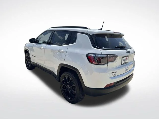 New 2026 Bright White Clear-Coat Exterior Paint Jeep Latitude image 6
