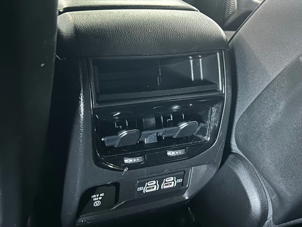 Used 2023 Diamond Black Crystal Pearlcoat Jeep Altitude image 47