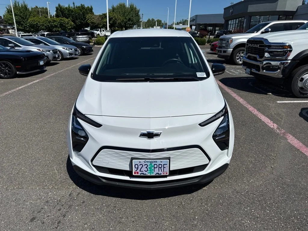 Used 2023 White Chevrolet 2LT image 2