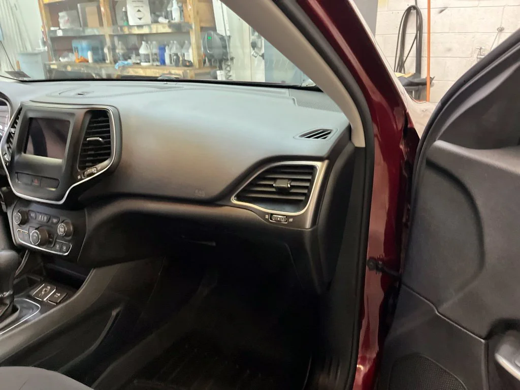 Used 2019 Red Jeep Latitude image 29