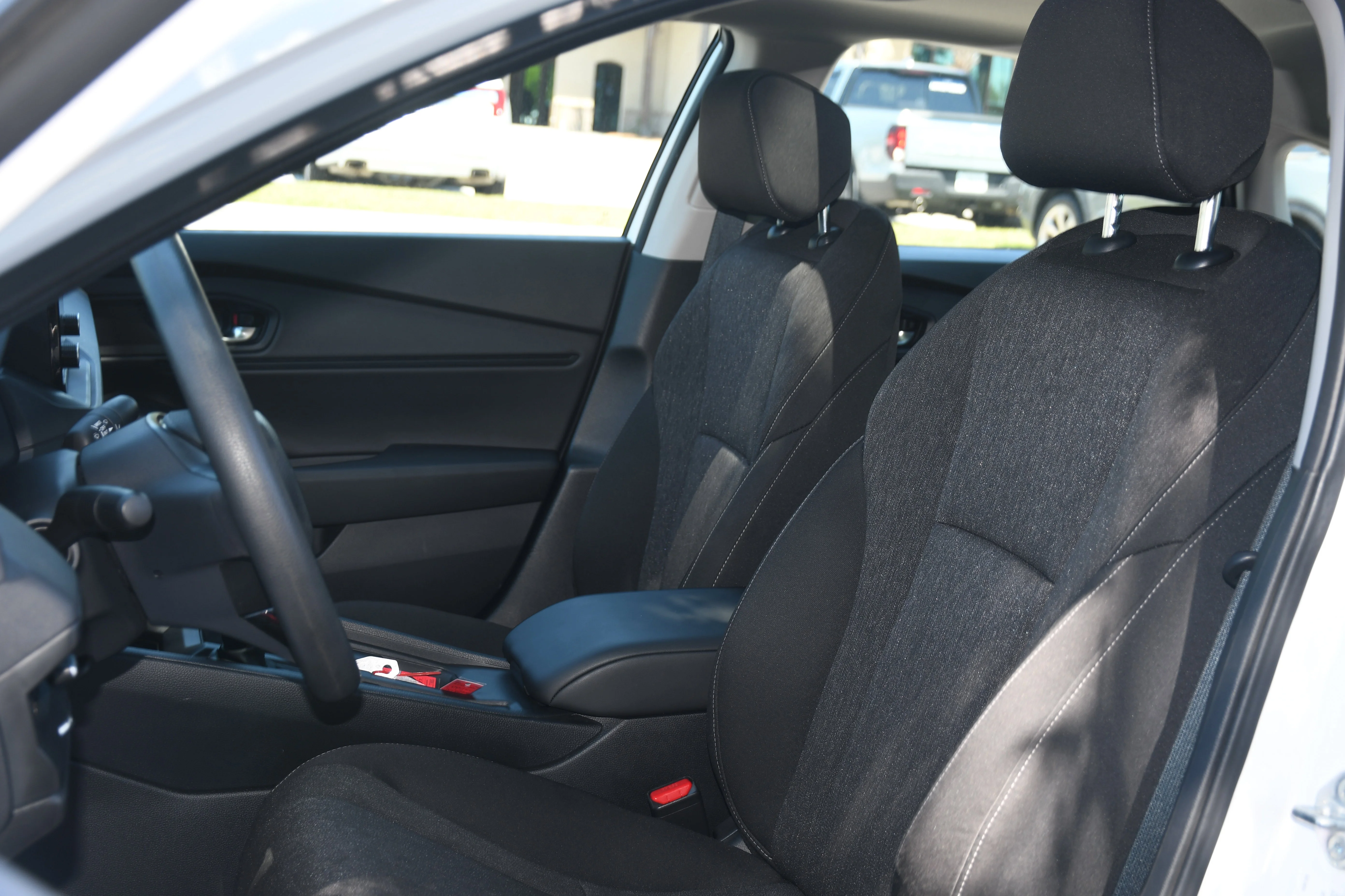 Used 2025  Honda SE image 12