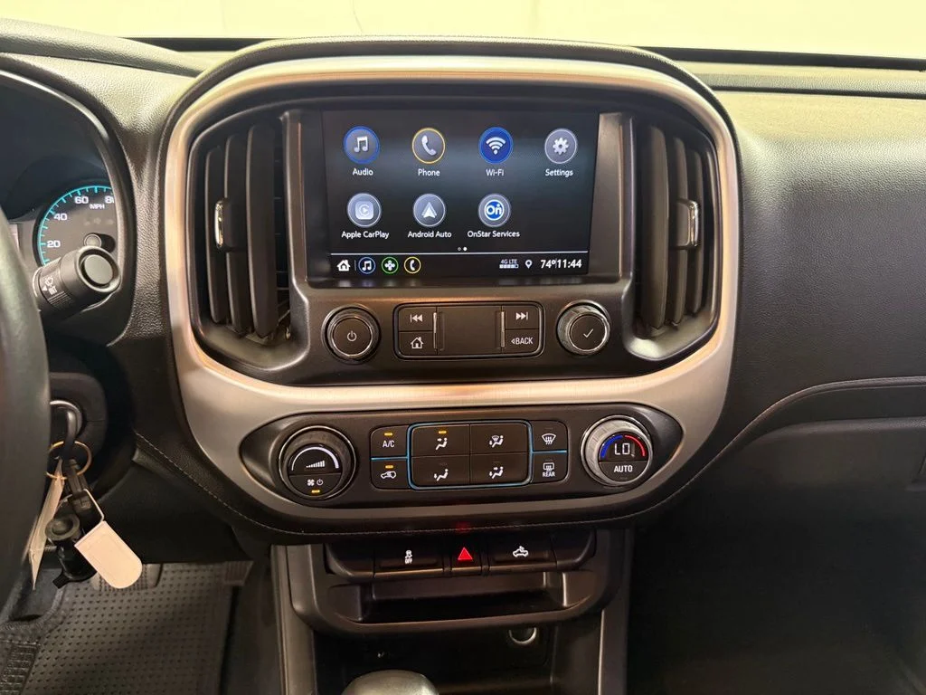 Used 2022 White GMC Elevation image 16