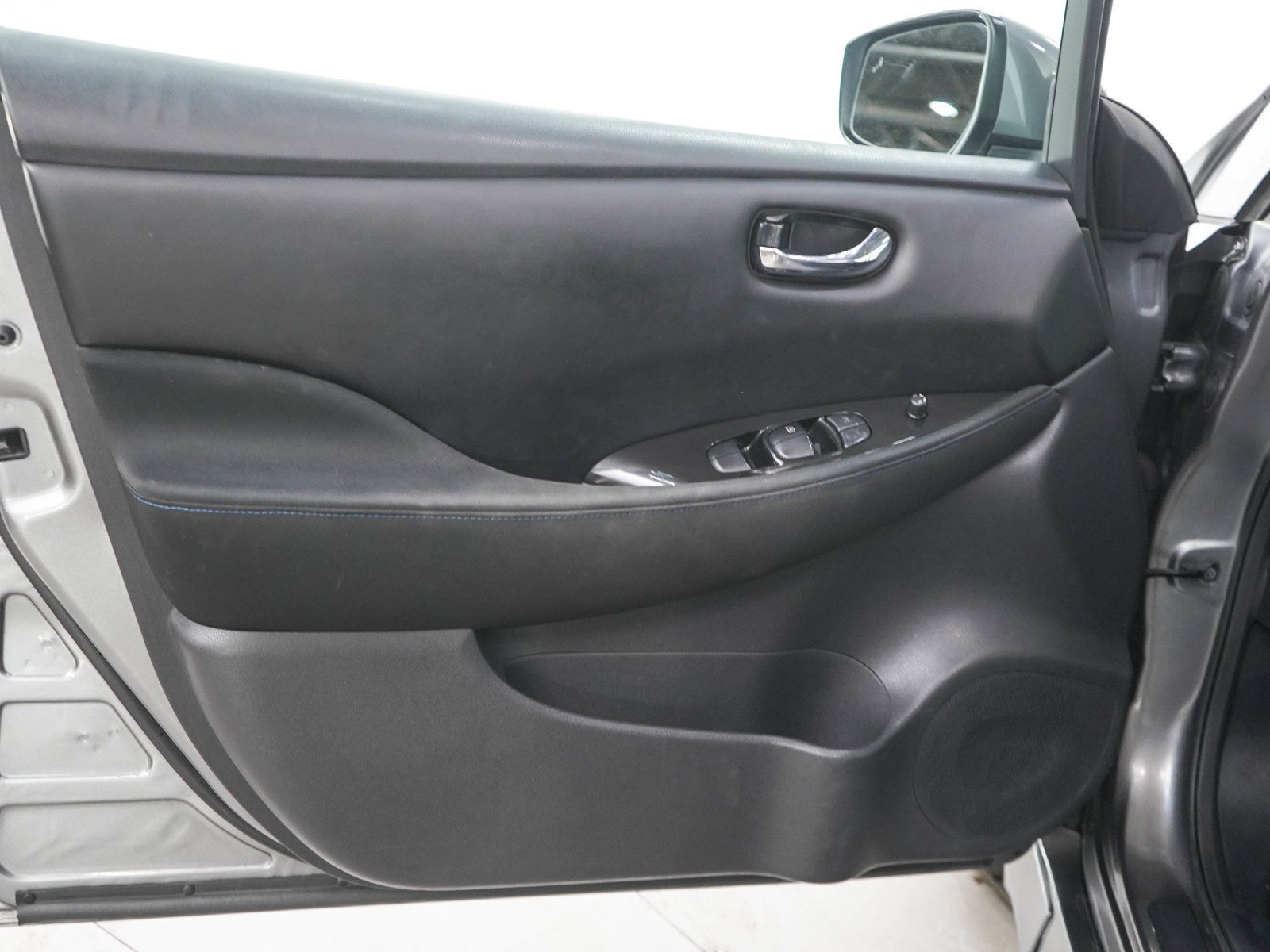 Used 2020 Gun Metallic Nissan SV Hatchback image 19