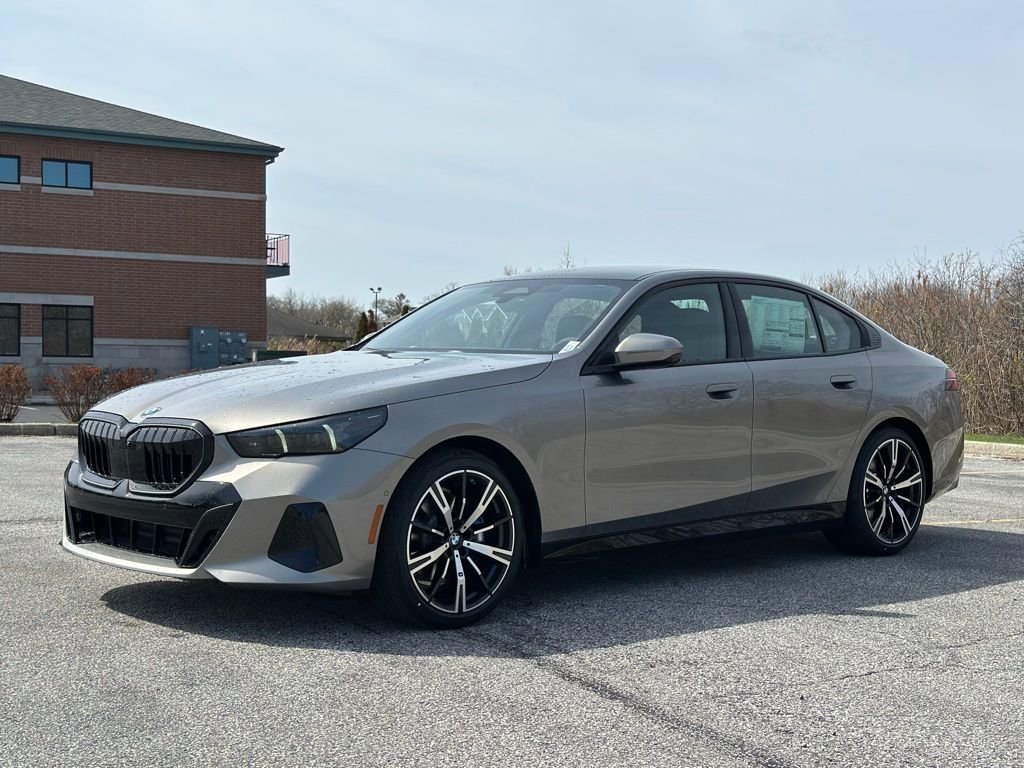 New 2026 Oxide Grey Metallic BMW 530i xDrive image 3