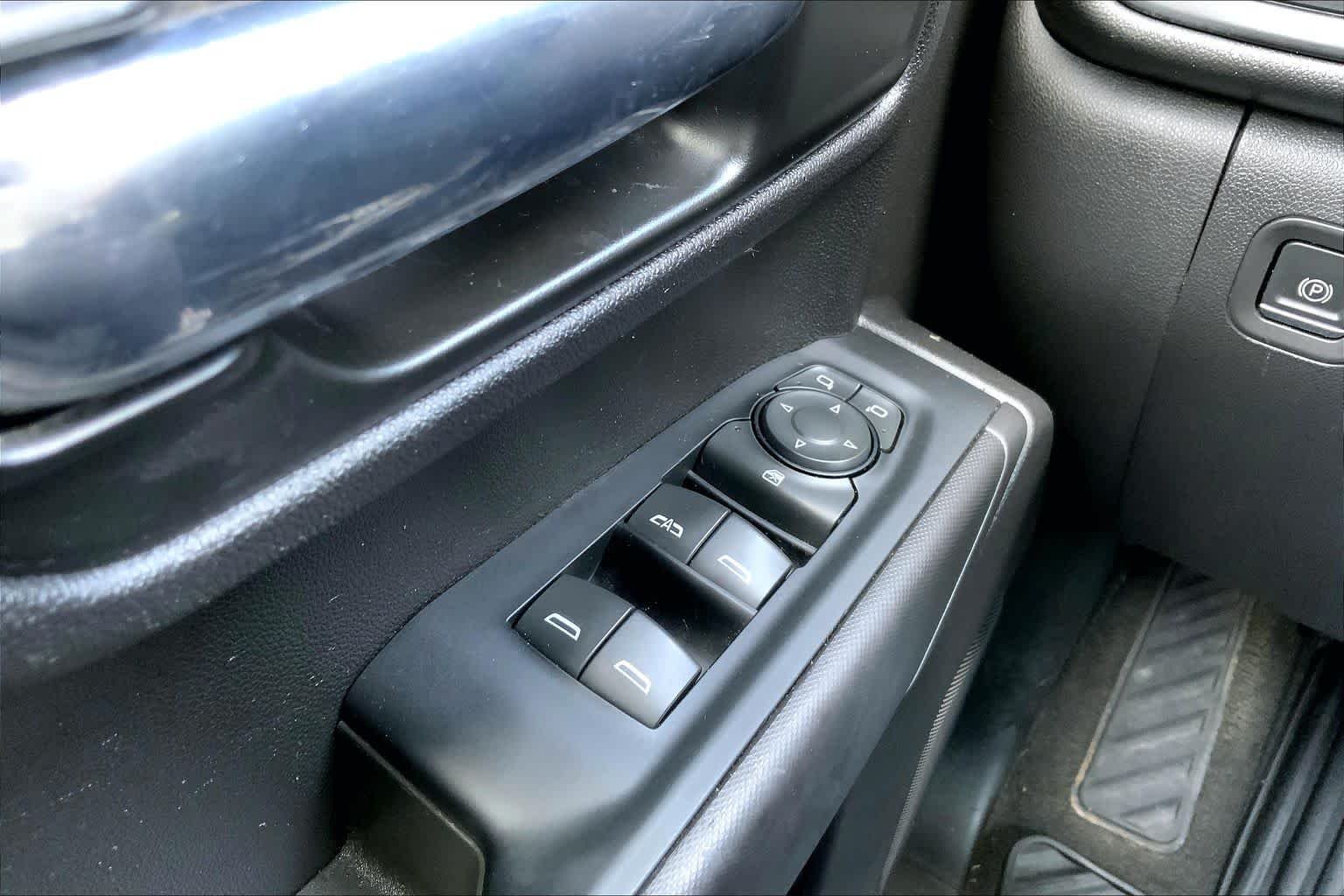 Used 2022 Summit White Chevrolet Custom image 35