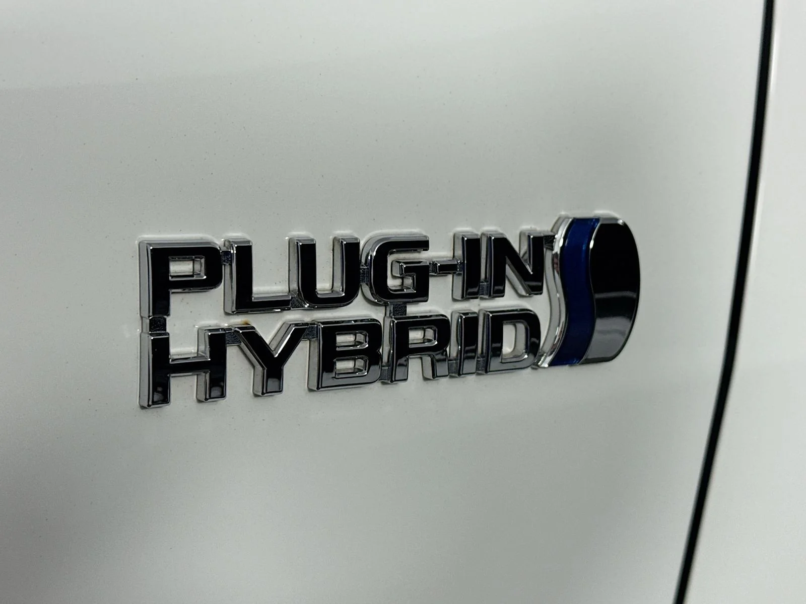 Used 2023 White Toyota SE image 17