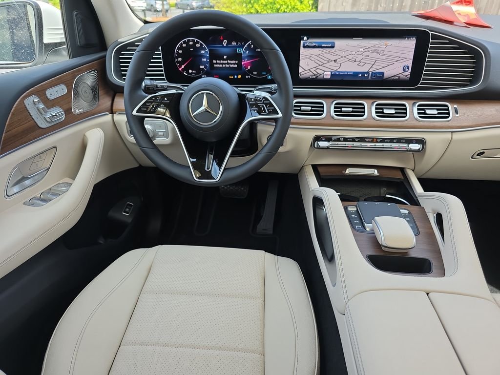 New 2026 MANUFAKTUR Moonlight White Metallic Mercedes-Benz GLE 450 image 14