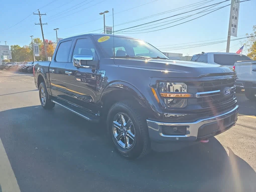 Used 2025 Agate Black Metallic Ford XLT image 3