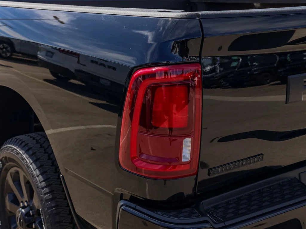 New 2026 Diamond Black Crystal Pearl-Coat Exterior Paint RAM Big Horn Night Edition image 159