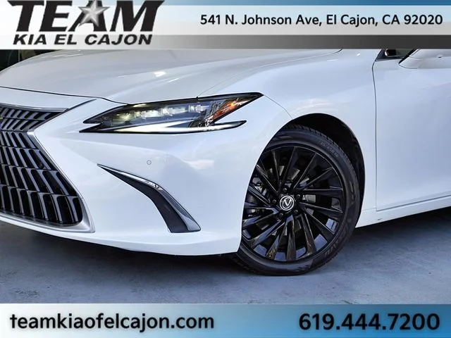 Used 2024 White Lexus 300h Ultra Luxury image 3