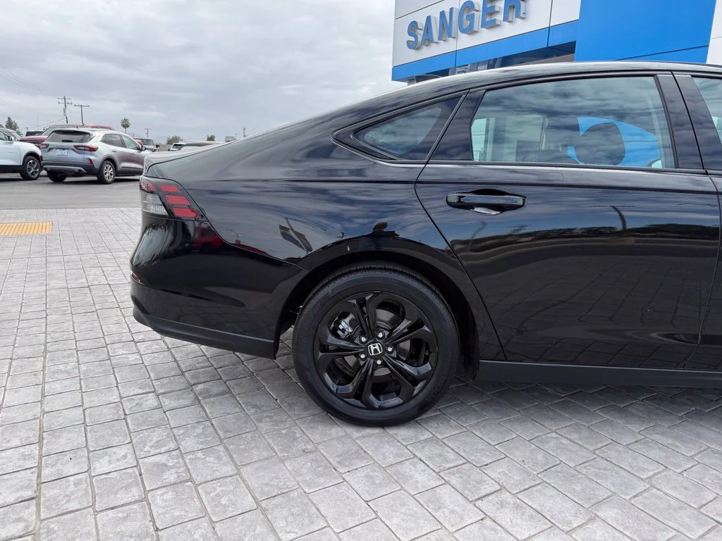 Used 2025 Black Honda SE image 11