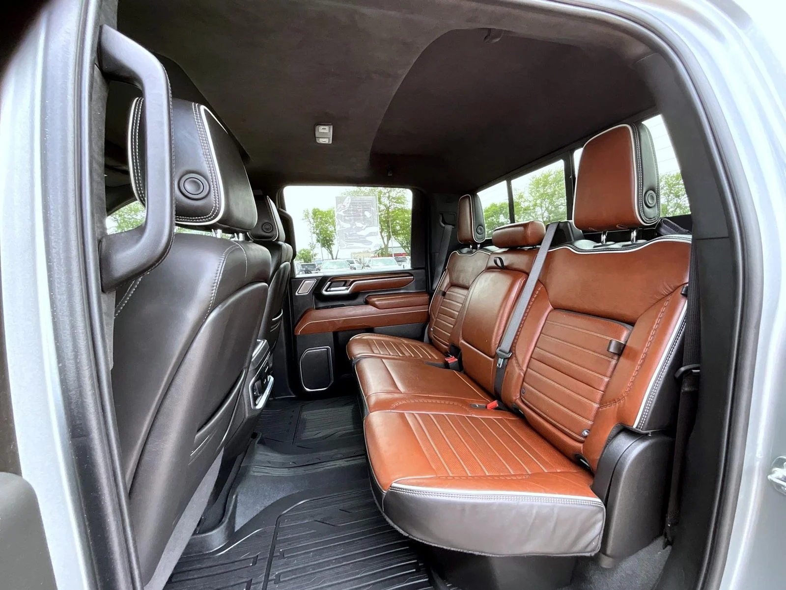 Used 2025 Silver GMC Denali Ultimate image 20
