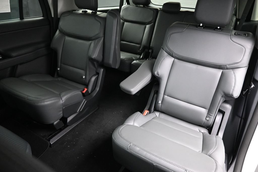 New 2027 Star White Metallic Tri-Coat Ford Active image 19