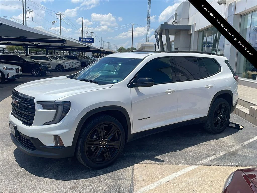Used 2025 White Frost Tricoat GMC FWD Elevation image 1
