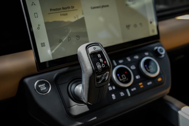 New 2026 Santorini Black Land Rover X-Dynamic SE image 35